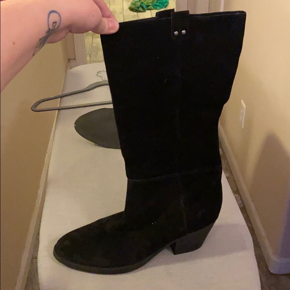 NWOT Crown vintage suede boots
